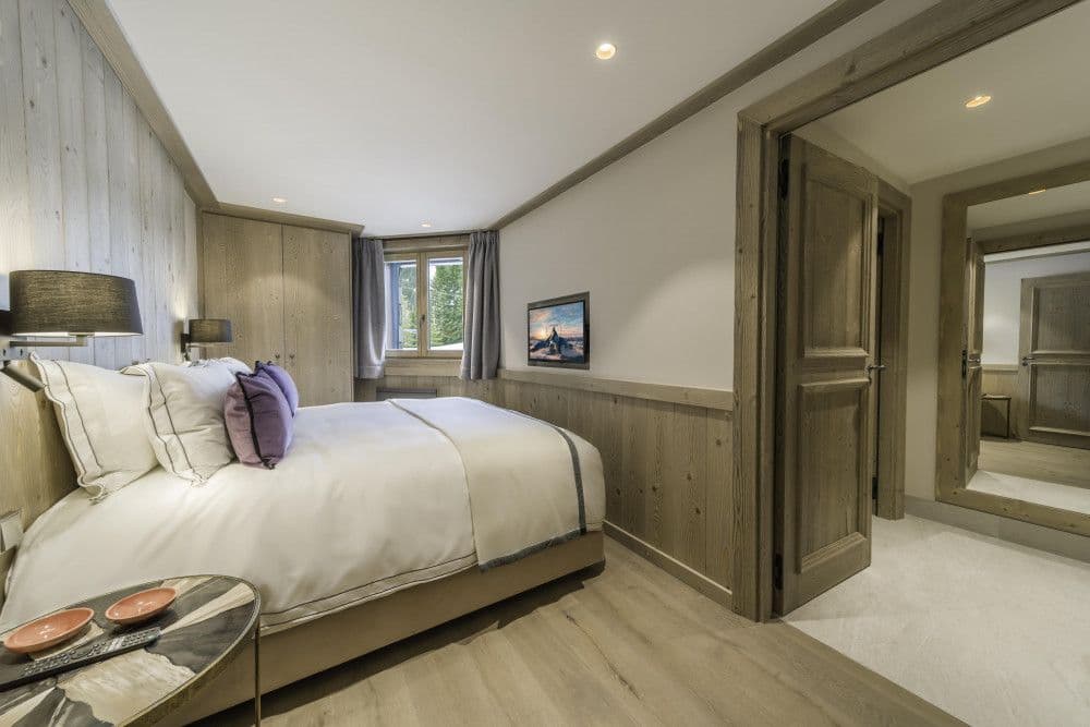 En-suite bathroom in stone and timber at Courchevel 13