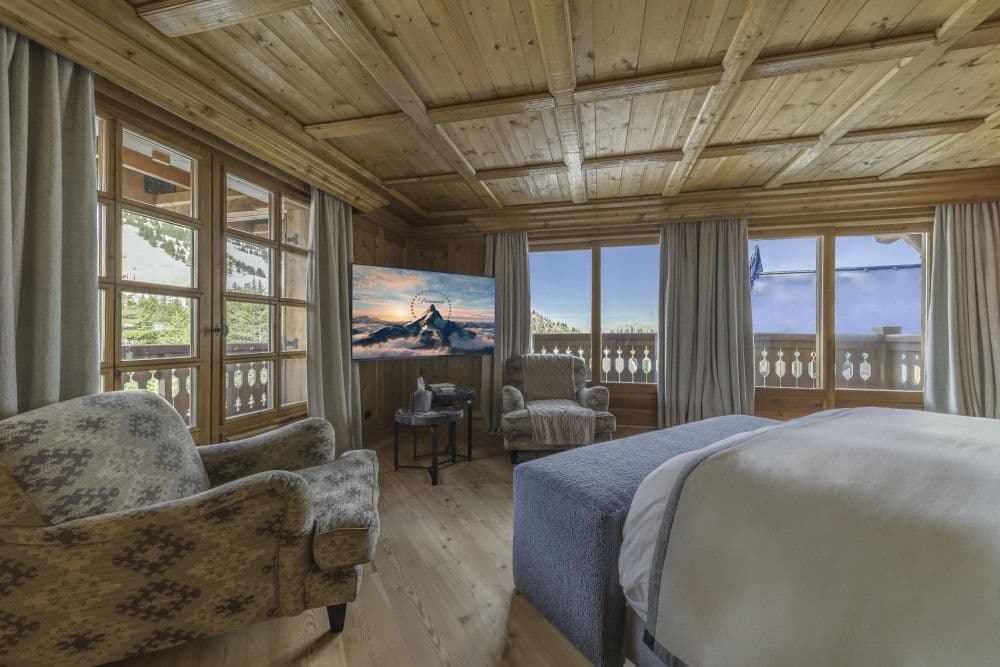 Guest bedroom with a mountain view at Courchevel 13