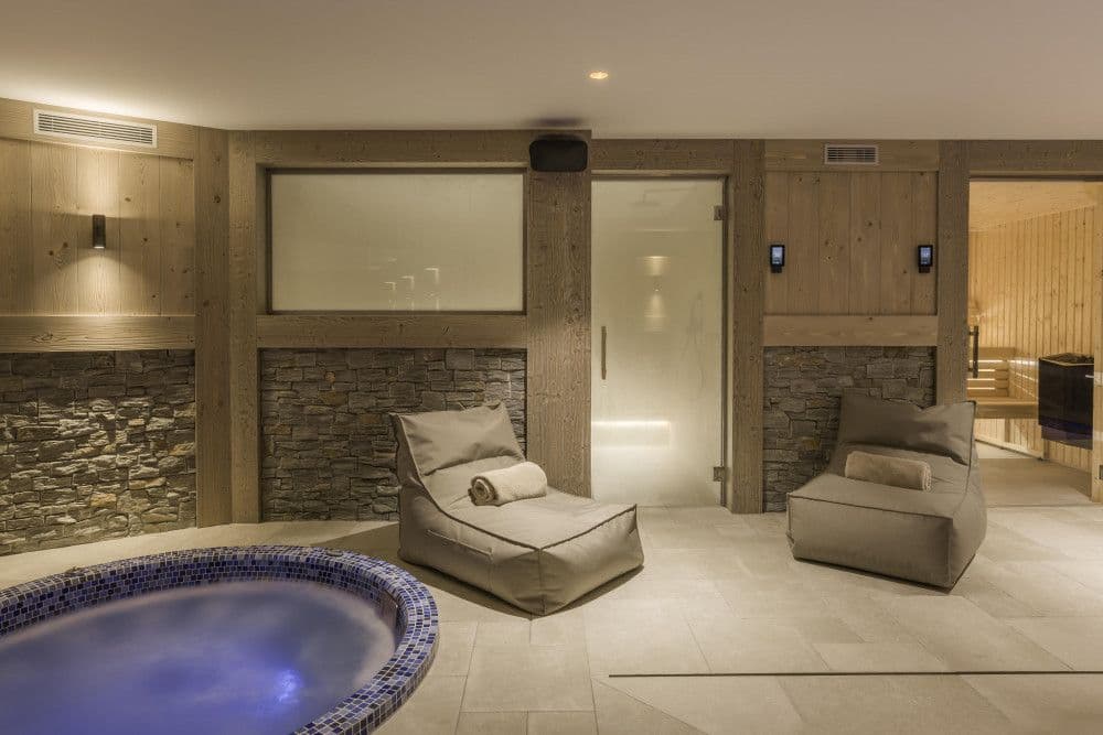Spa relaxation lounge beside the jacuzzi at Courchevel 13