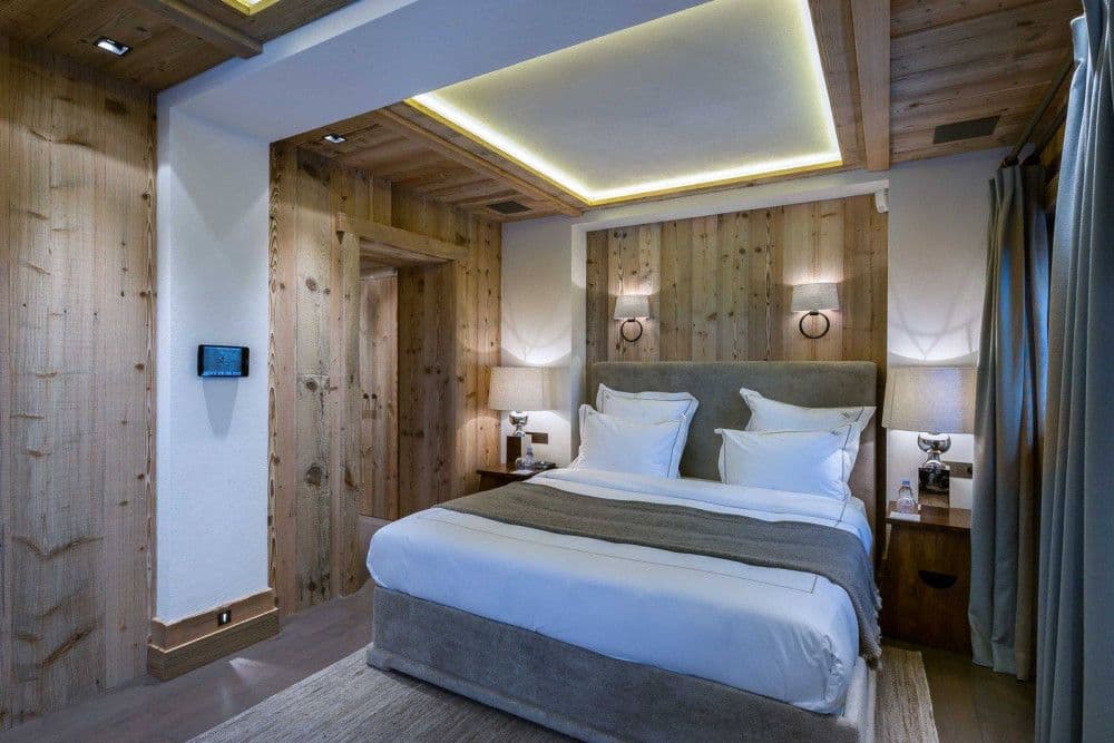 Double bedroom with a mountain view at Courchevel 17