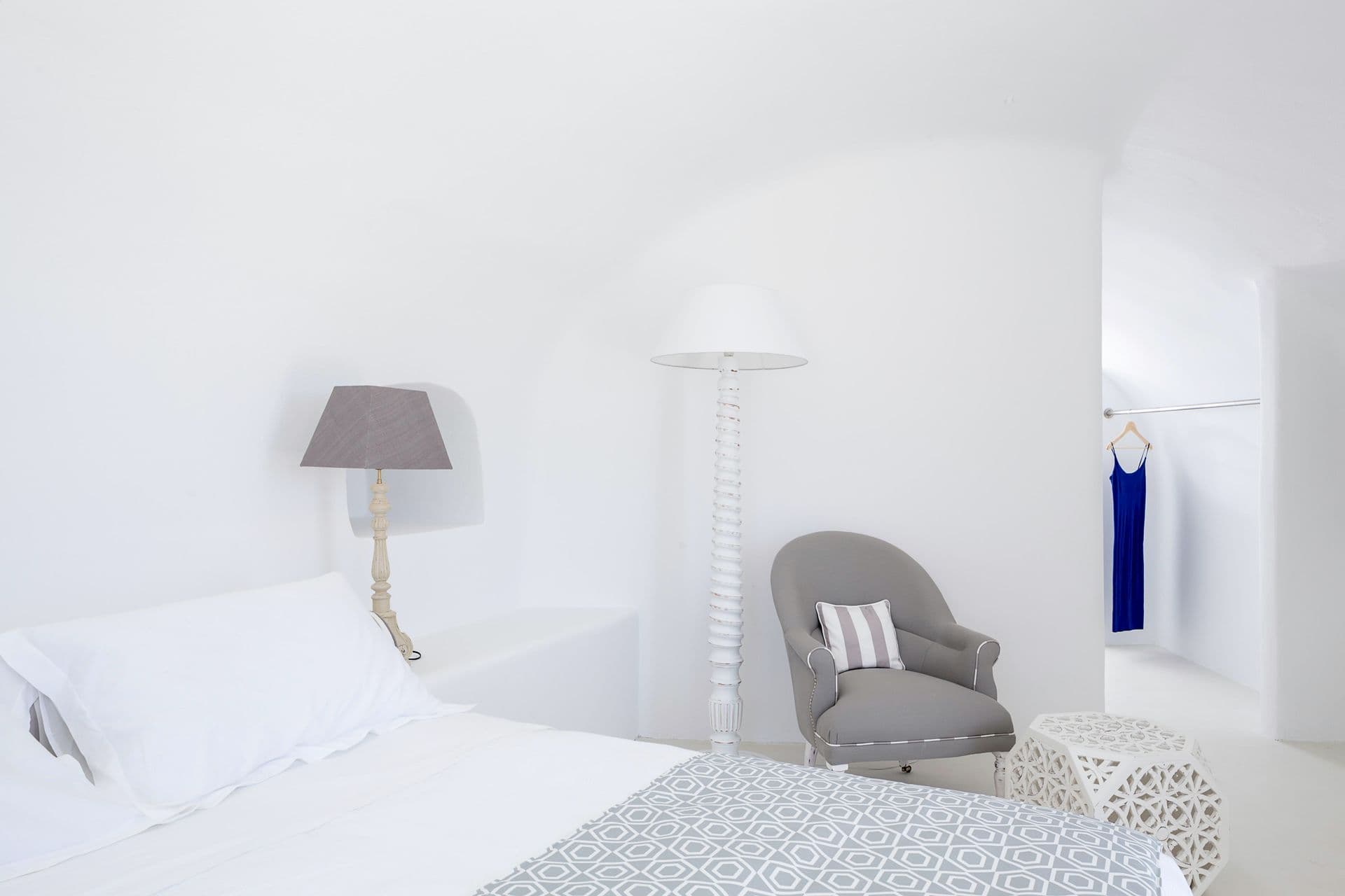 Bedroom with curved walls and matching bedside lamps.