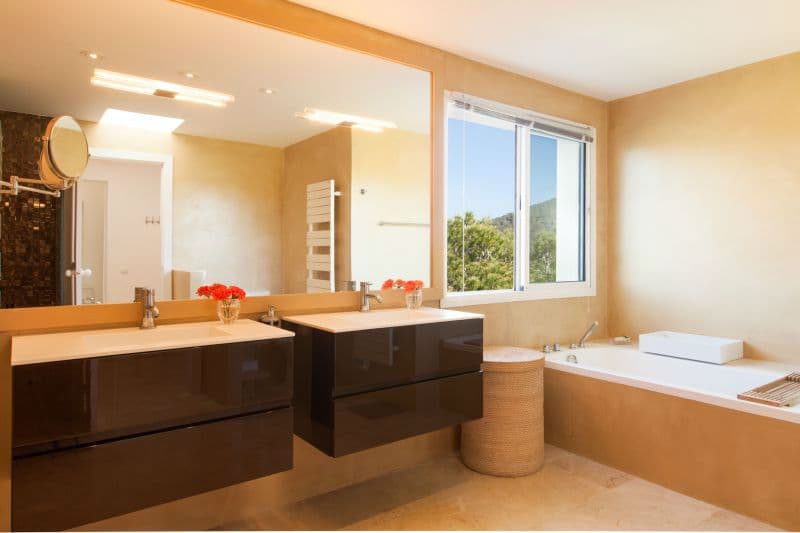 Ensuite bathroom with a double vanity and a deep soaking tub at Moon Kite