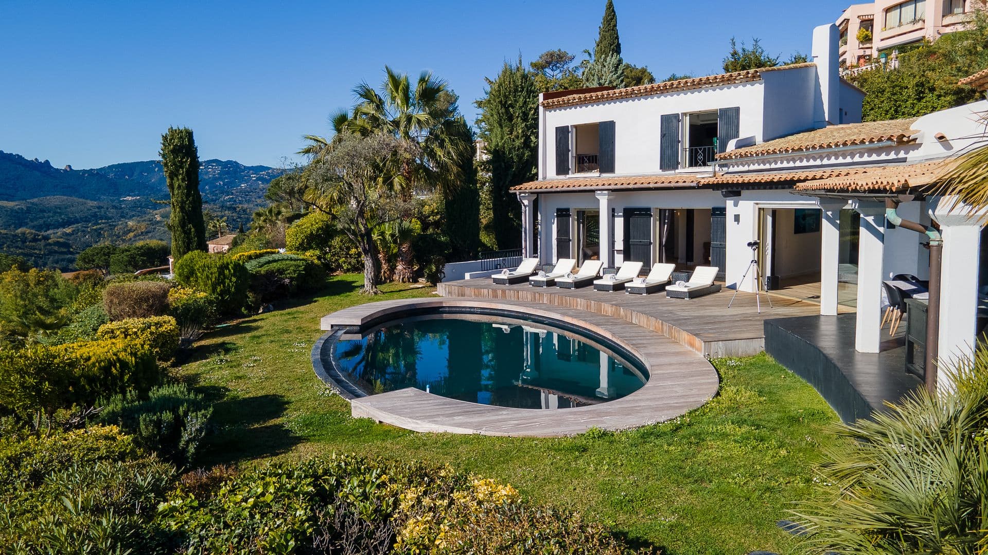 Southern Beauty, a modern villa in Mandelieu-La Napoule with an oval pool and garden