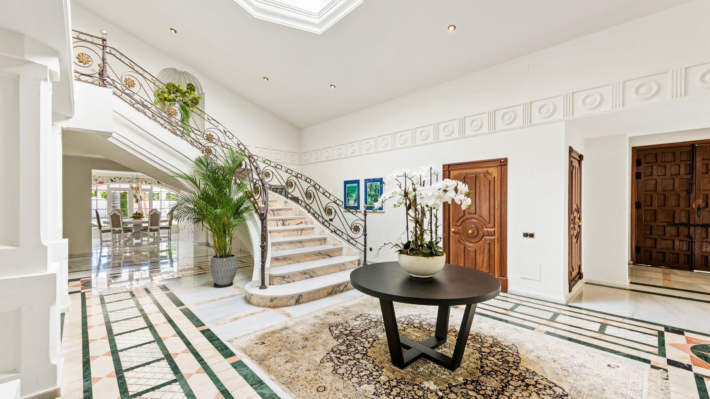 Villa Tesoro gourmet kitchen with centre island and arched windows, Marbella, Spain
