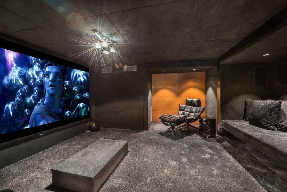 Home cinema with a large screen at Mont d'Arbois 4