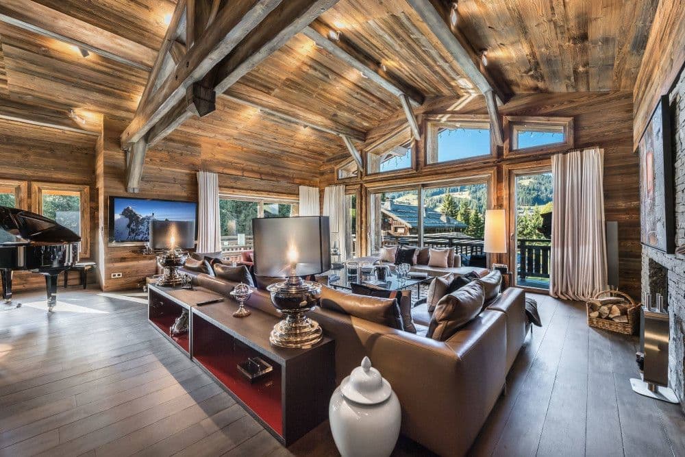 Grand lounge with a grand piano and mountain views at Mont d'Arbois 4