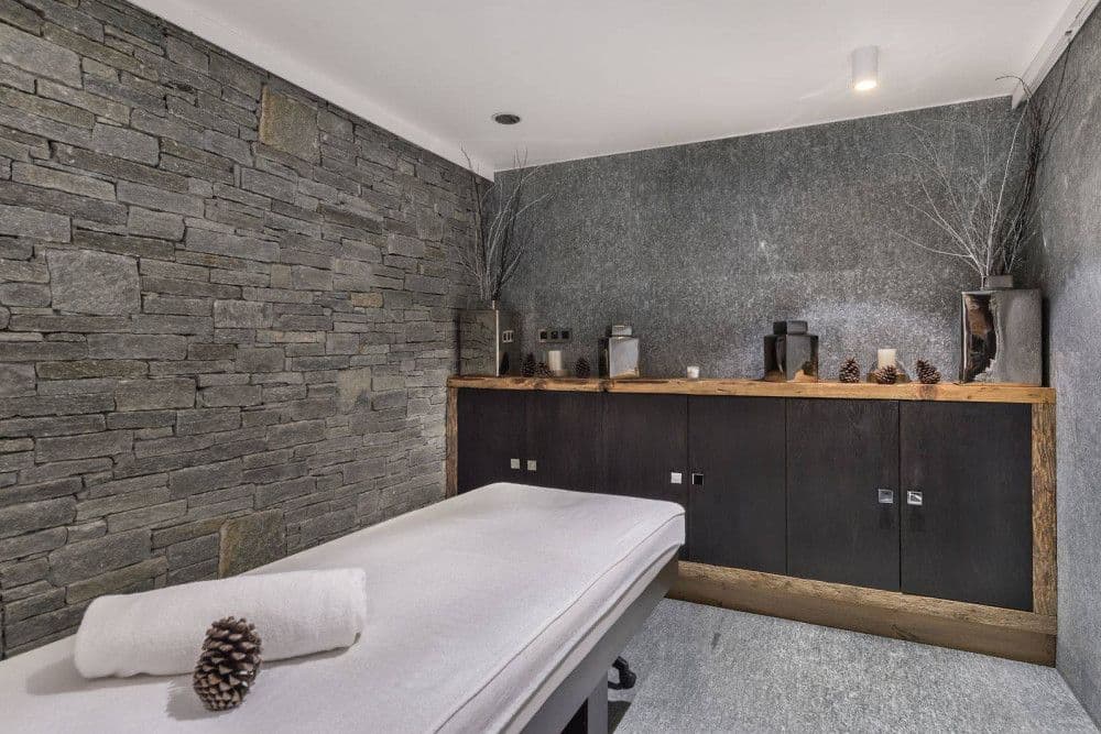Massage and treatment room at Mont d'Arbois 4