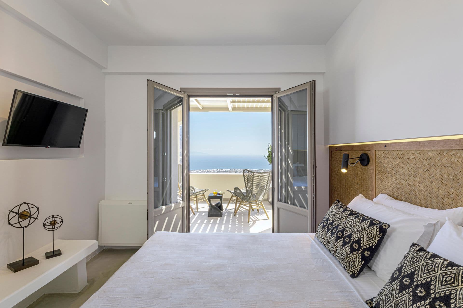 Guest bedroom with patio doors opening onto the terrace at Smile Upon You