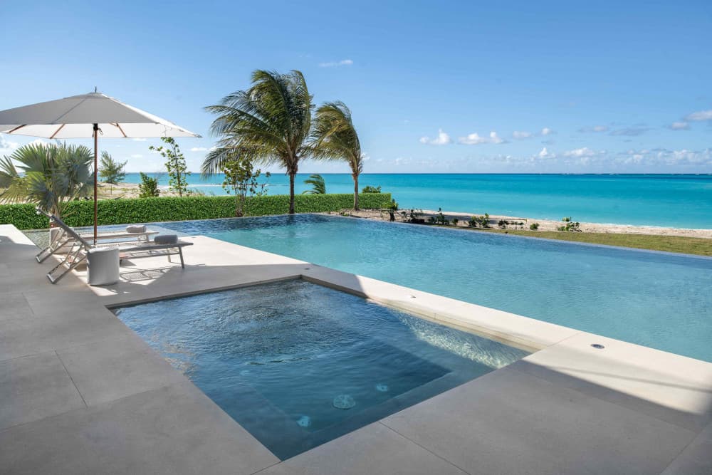The Point infinity pool with spa section, Grace Bay, Providenciales, Turks and Caicos Islands
