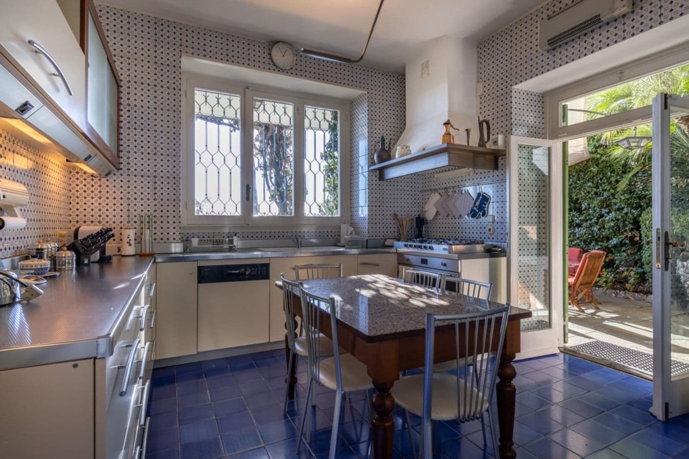 Fitted kitchen with garden access at On the Emerald Coast, Rapallo