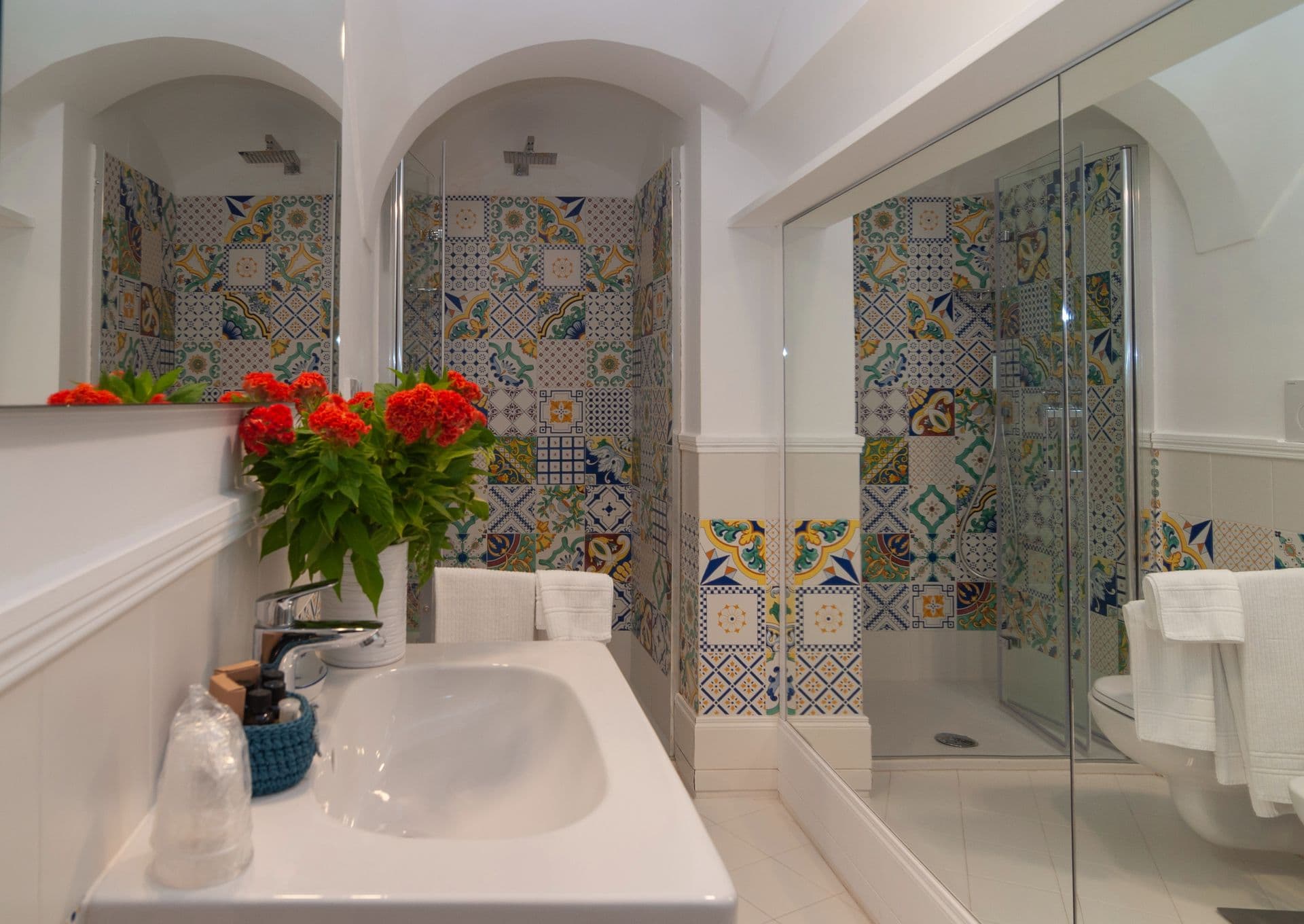 Bathroom with arched alcoves and hand-painted Amalfi tilework