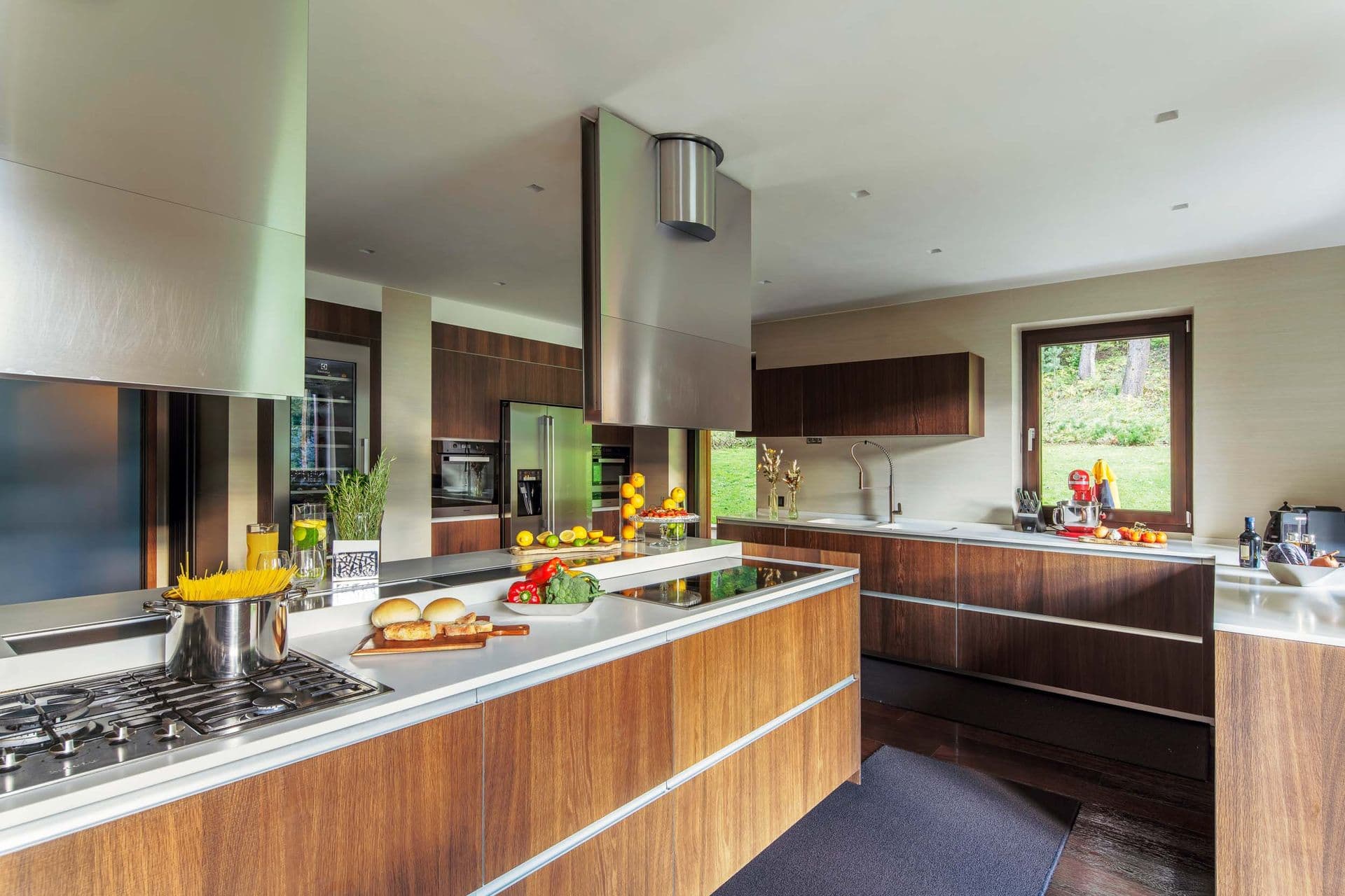 Walnut kitchen with an island and a steel extractor at Dolomite Prestige, Cortina d'Ampezzo