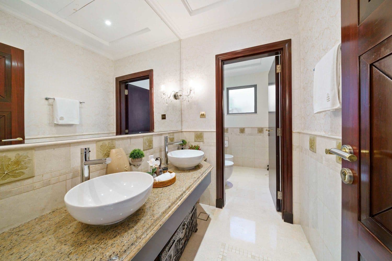 En-suite bathroom with a vessel basin and marble vanity at A Place in the Palms, Palm Jumeirah