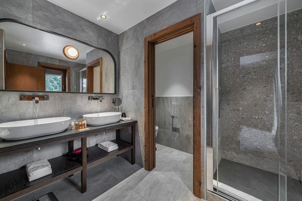En-suite bathroom with a double vanity and walk-in shower at Mont d'Arbois 6