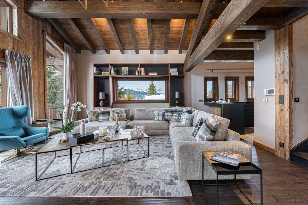 Library lounge with built-in shelving at Mont d'Arbois 6
