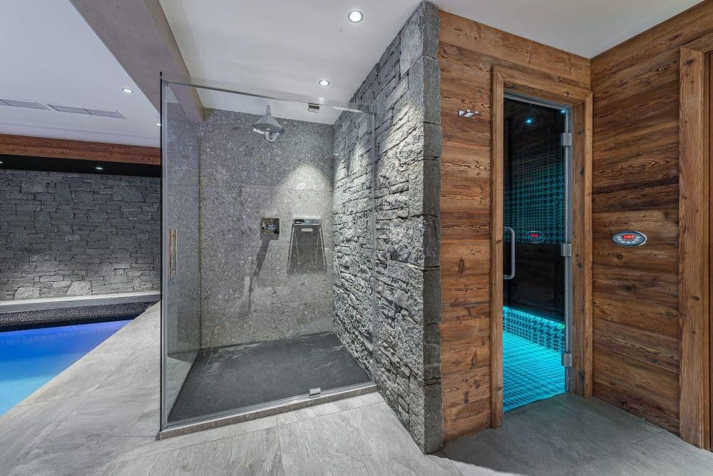 Sauna and walk-in shower beside the pool at Mont d'Arbois 6