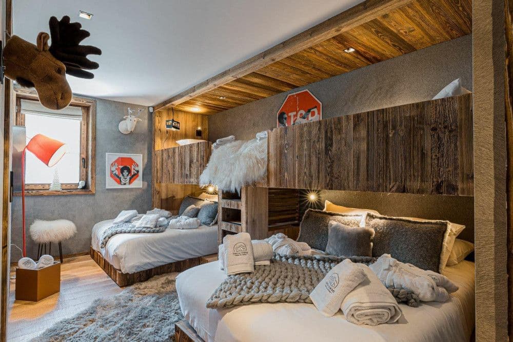 Playful family bedroom with bunk-style beds at Le Fornet 2