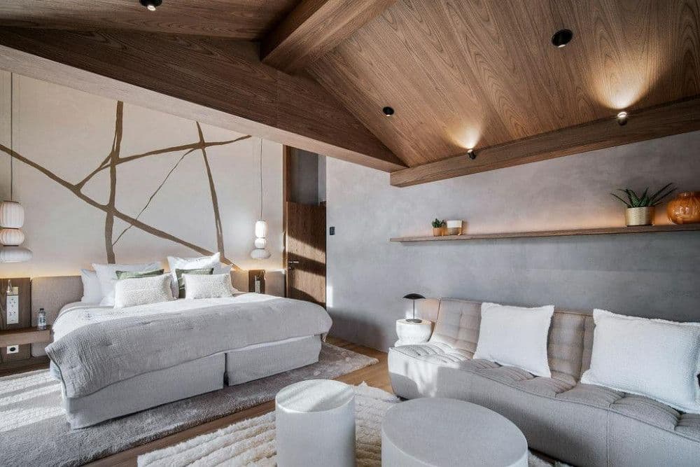Double bedroom with a sculptural branch feature at Saint Martin de Belleville 12