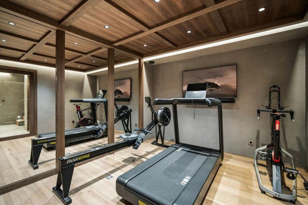 Home gym with cardio equipment at Saint Martin de Belleville 12