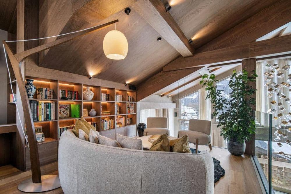 Library mezzanine lounge with mountain views at Saint Martin de Belleville 12