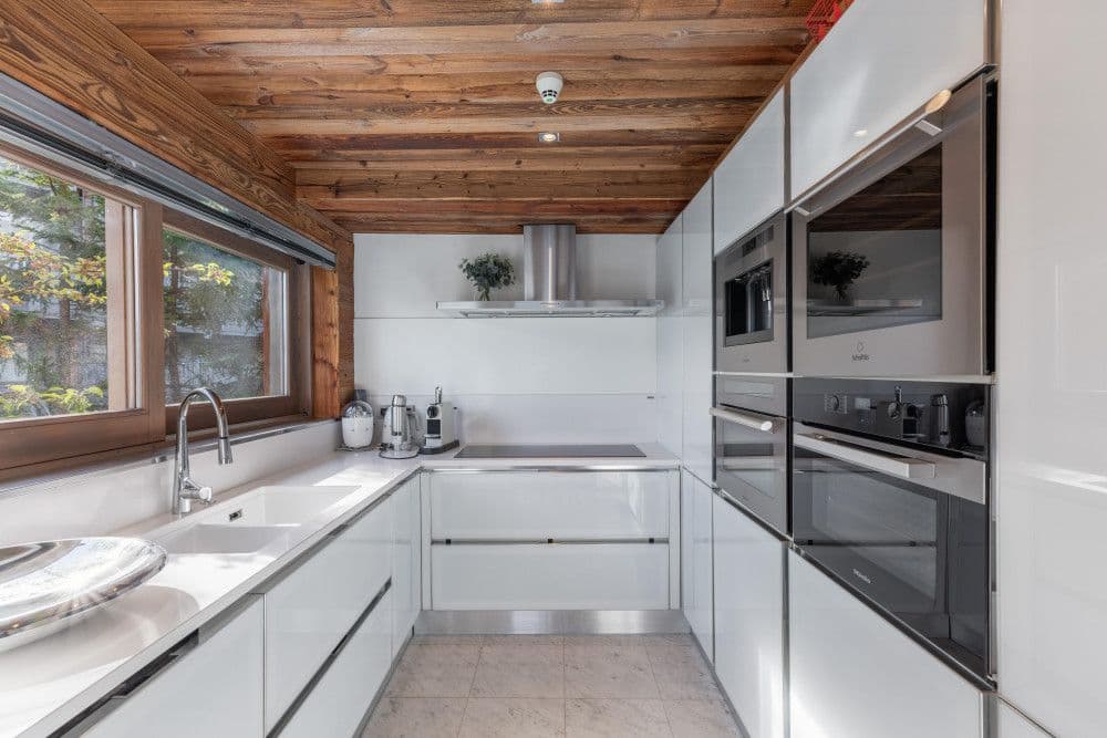 White kitchen at Courchevel 26