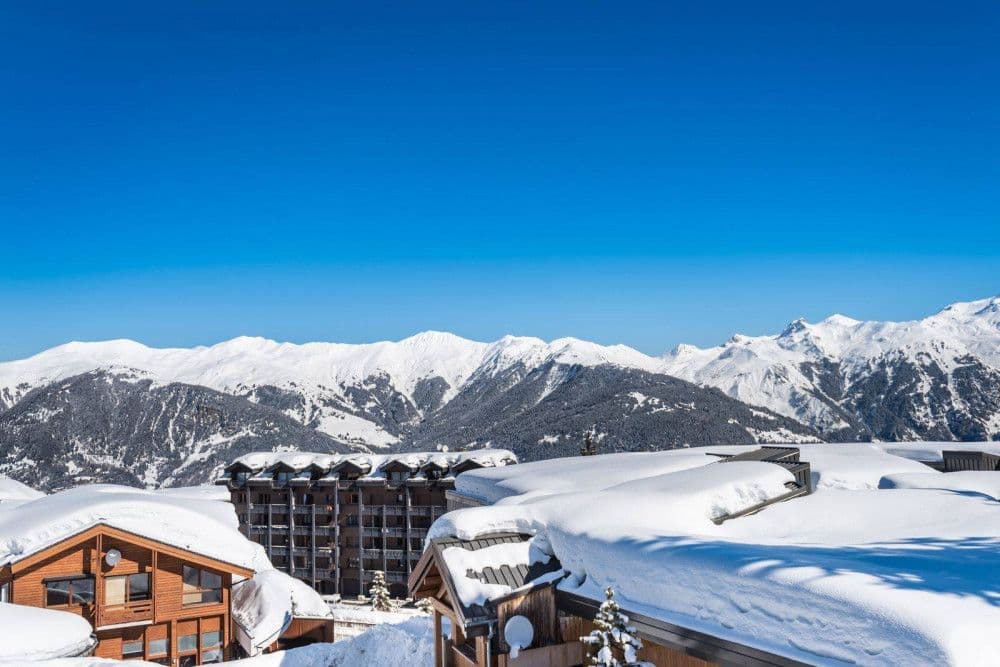 Panorama of snow-covered peaks above Courchevel 1850 at Courchevel 26