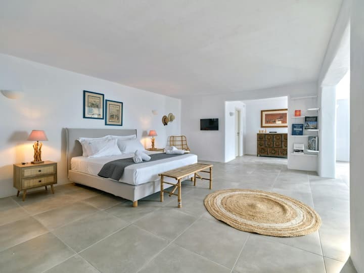 Dazzling View master bedroom with en-suite access, Paros, Greece