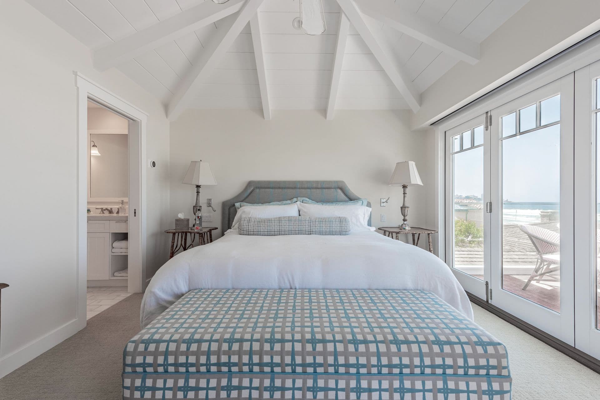 Second bedroom with direct ocean view at Pearly Whites