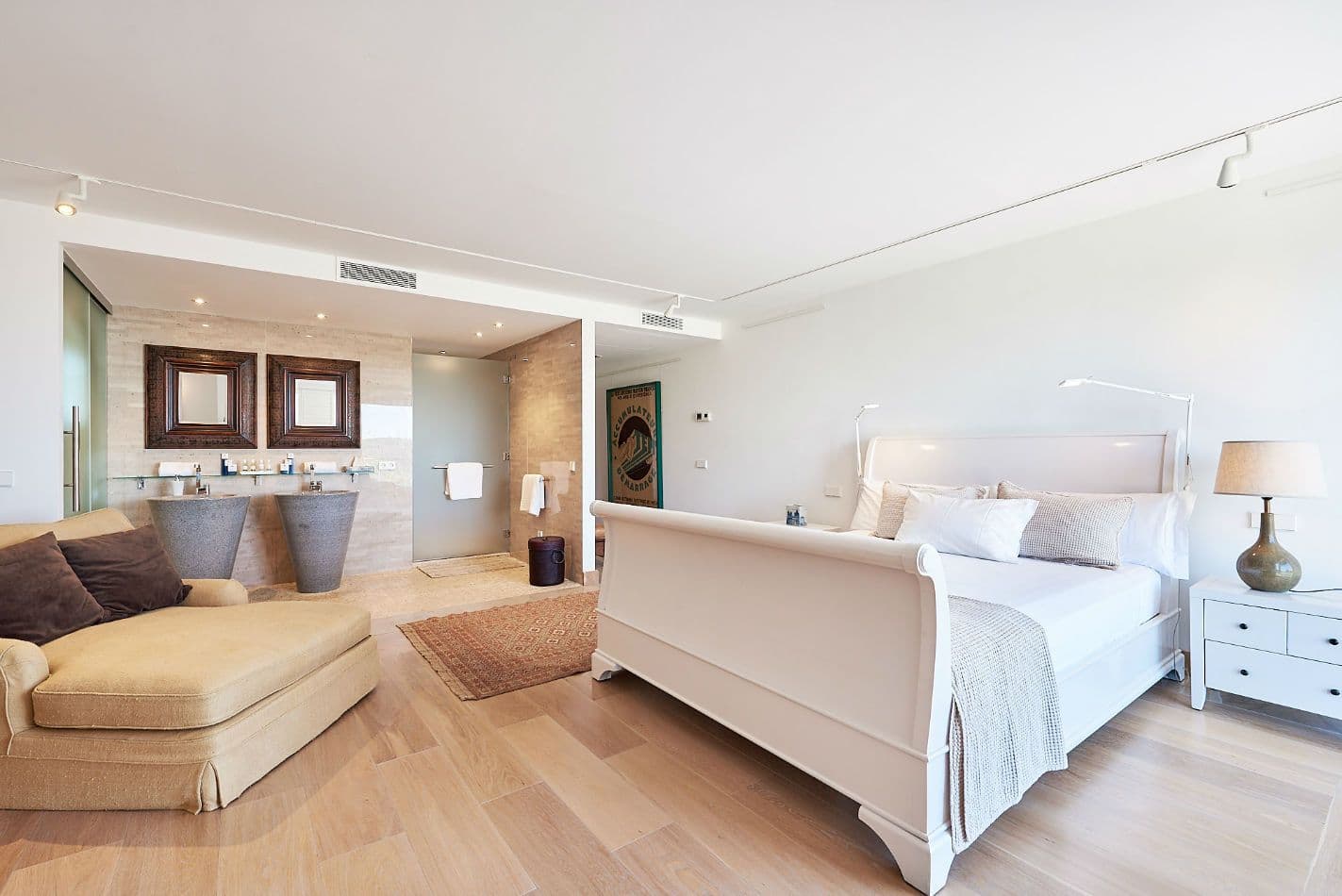 Master bedroom opening onto a freestanding bathtub en-suite at Somewhere On The Horizon
