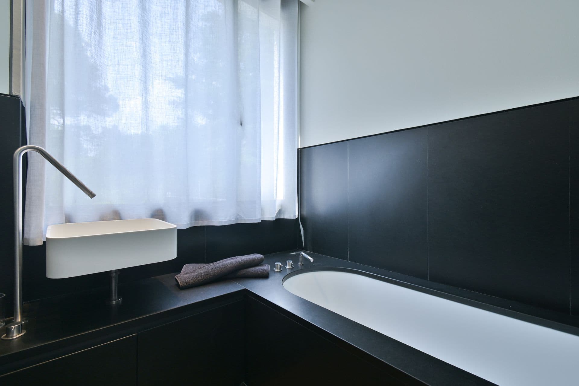 Black-and-white bathroom with a built-in tub at Elegant Lake Manor, Cernobbio