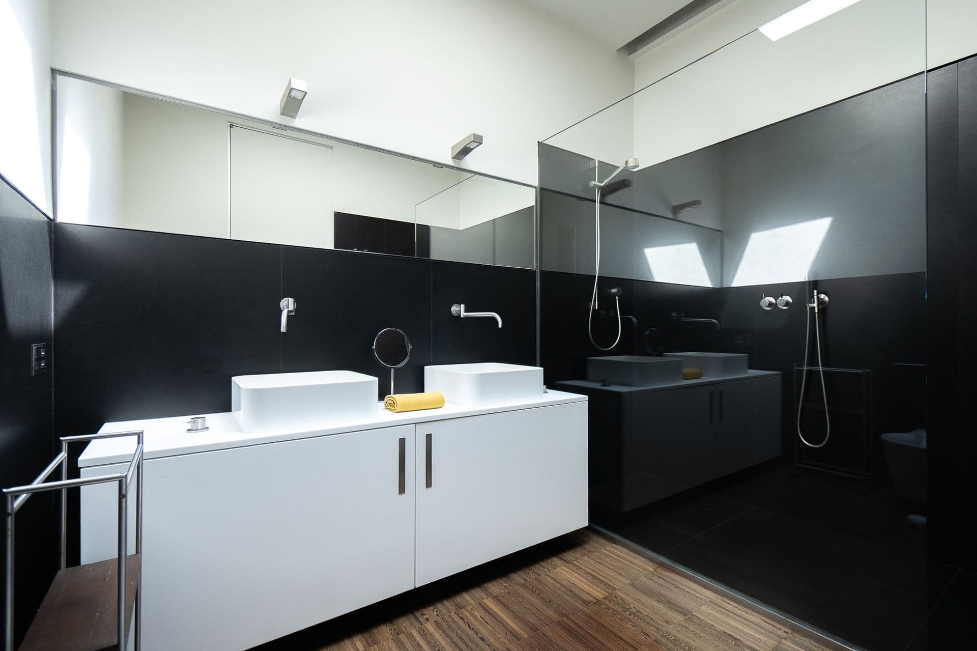 Black-and-white en-suite with a vessel basin and walk-in shower at Elegant Lake Manor, Cernobbio