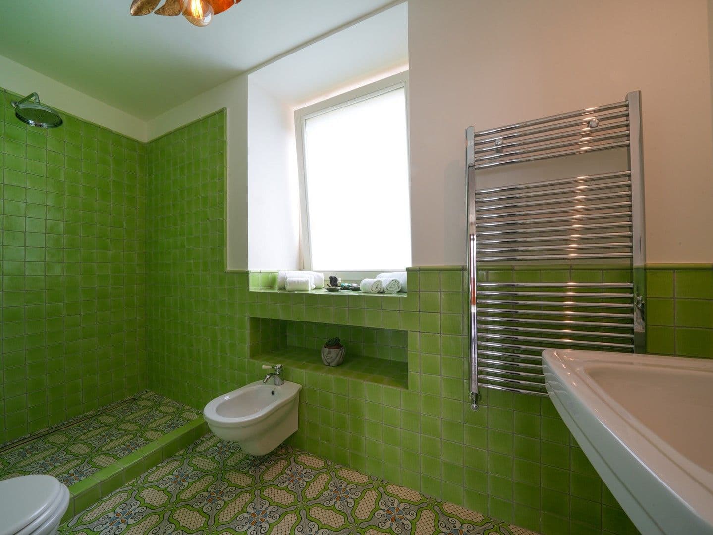 En-suite in green tiles with a walk-in shower and bathtub at Casarlano Sunsets, Sorrento