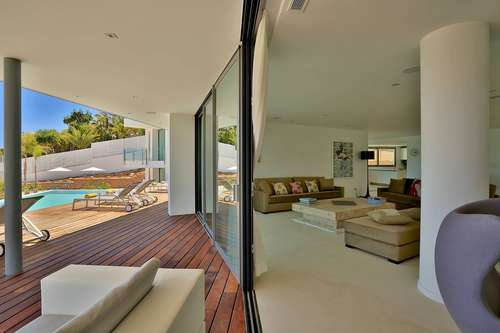 Living room opening directly onto the pool deck at Hazy Island View