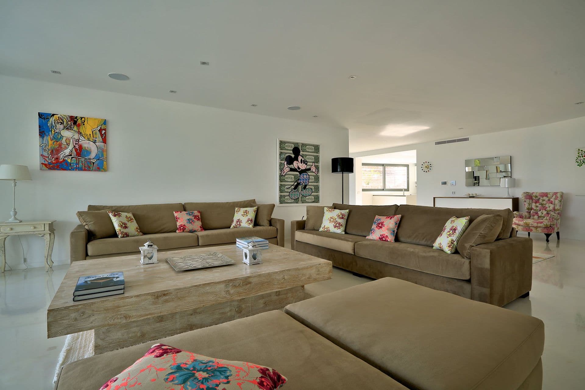 Living room with a large upholstered sectional sofa and floral cushions at Hazy Island View