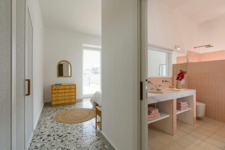 Sicilian Song en-suite bathroom with blush tiles, Fontane Bianche, Sicily, Italy
