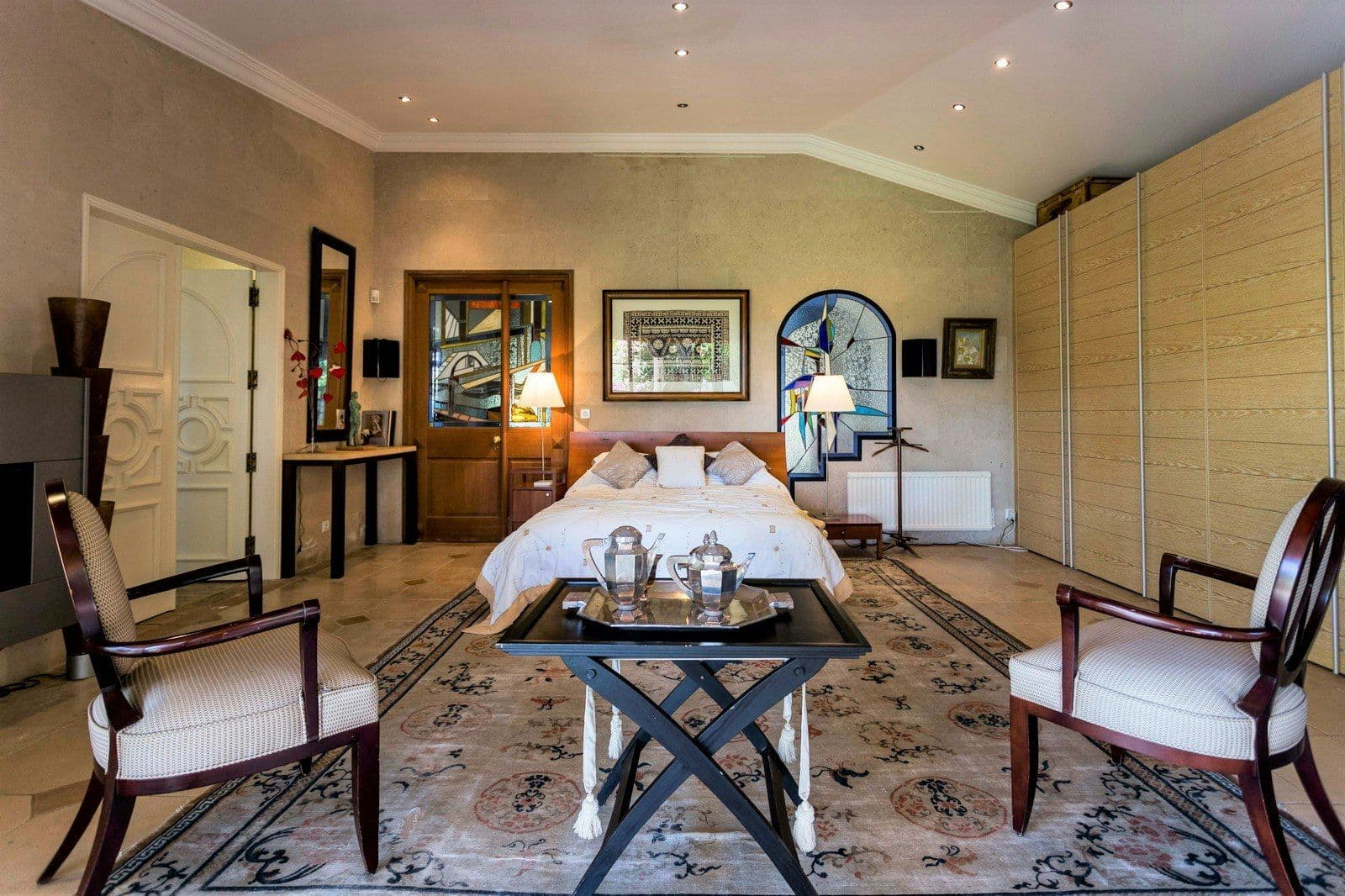 Spacious master bedroom with a sitting area at Your Algarve Oasis