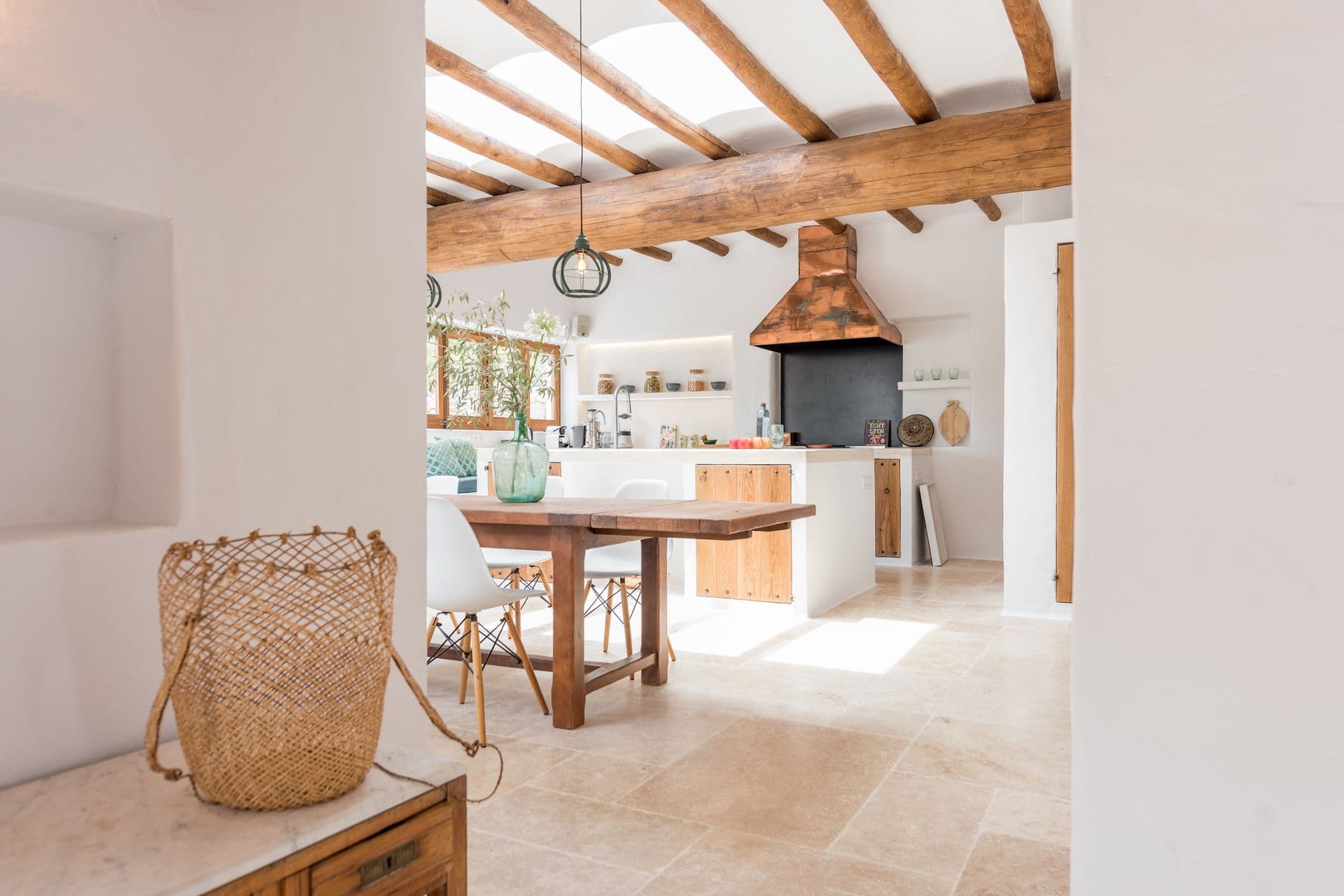 Open-plan hallway with built-in shelving leading to the dining and kitchen area