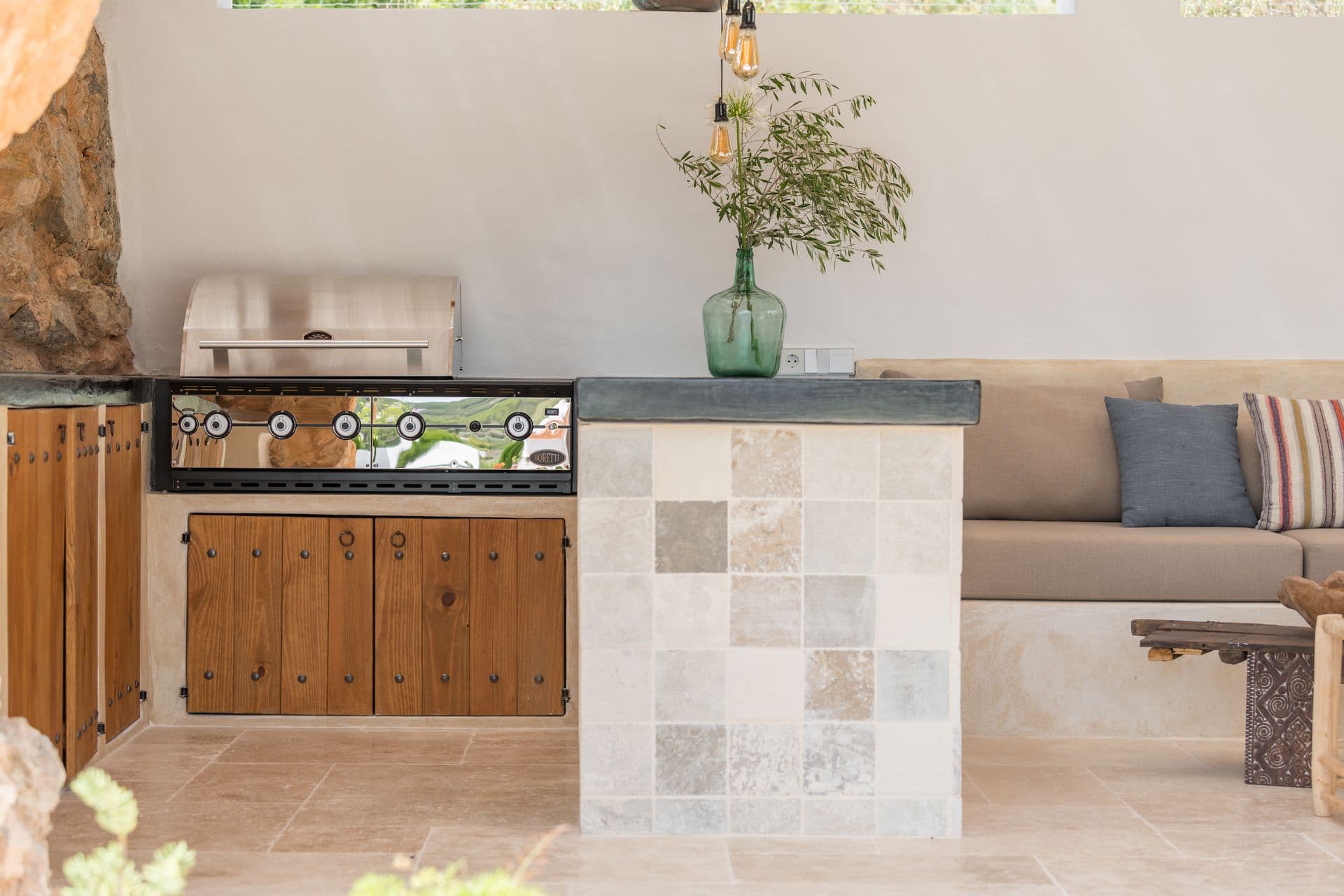 Built-in outdoor barbecue and kitchen counter with tiled surfaces