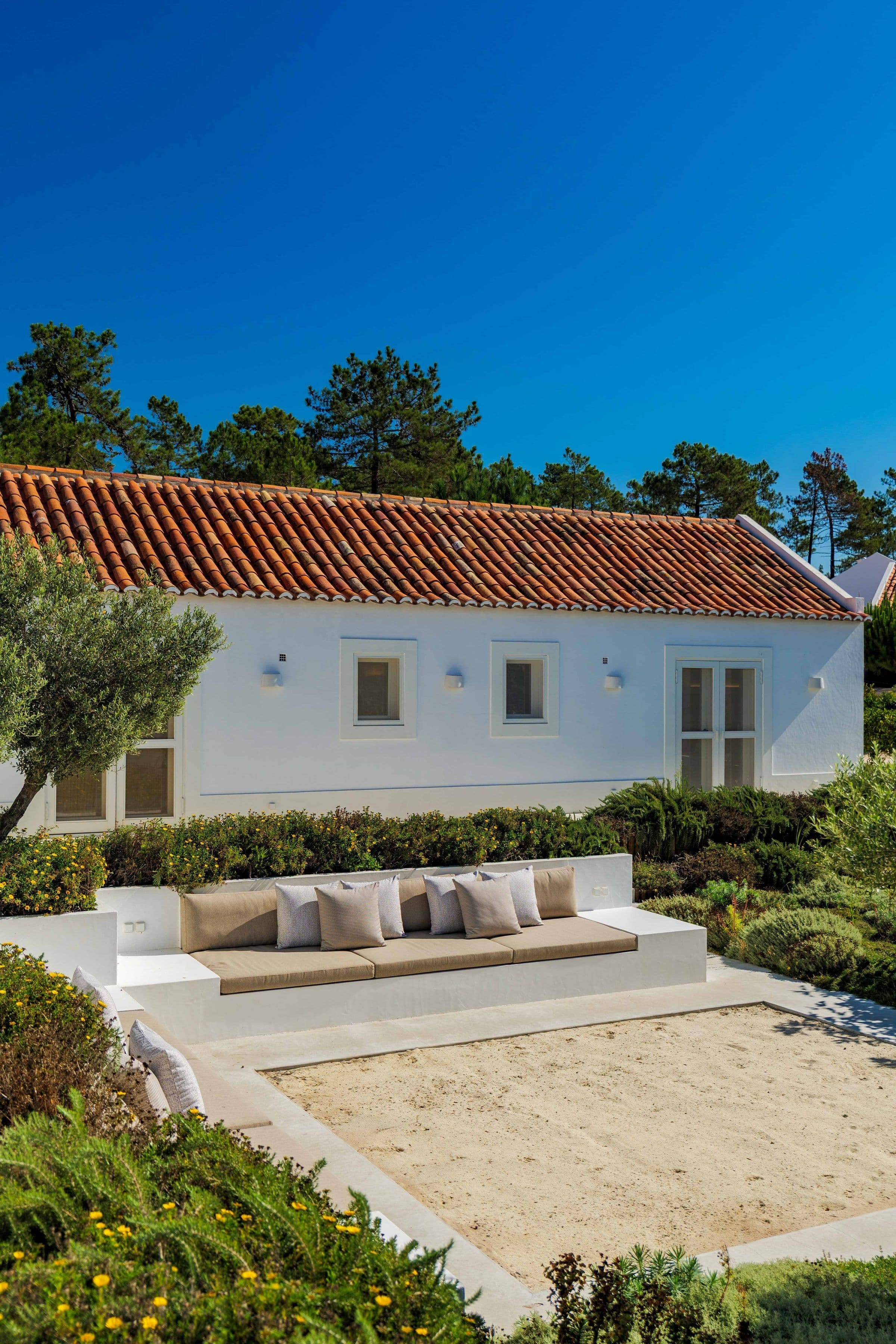 Villa Harmonia da Comporta outdoor terrace with whitewashed walls, Comporta, Portugal