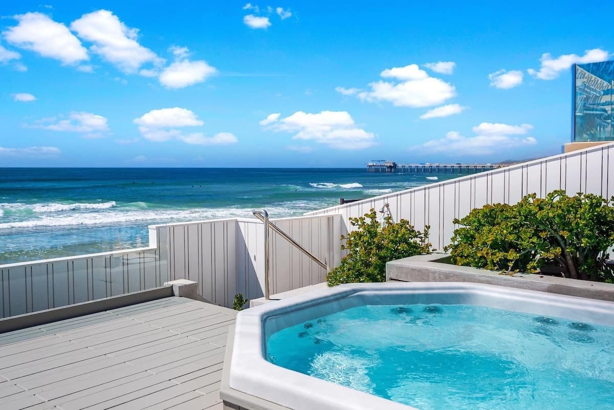 Pearly Whites hot tub deck overlooking Pacific Ocean, San Diego, California